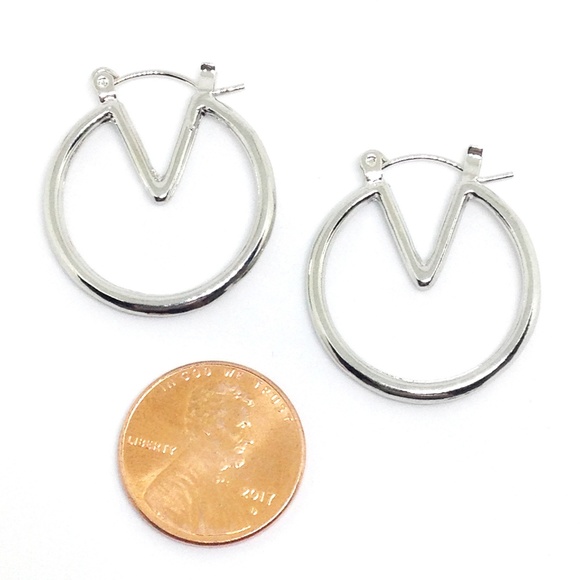 Earrings Hoop V Silver - Picture 3 of 4
